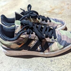EUC Adidas Busenitz in Camo M 5, W 6